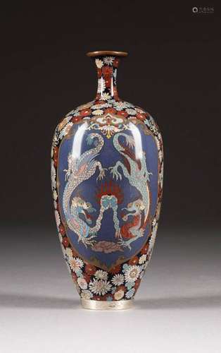 CLOISONNÉ-VÄSCHEN Japan, 19. Jh.