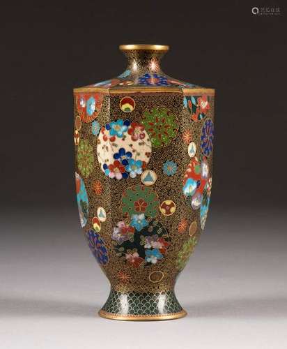 CLOISONNÉ-VÄSCHEN China, um 1900 Polychromes