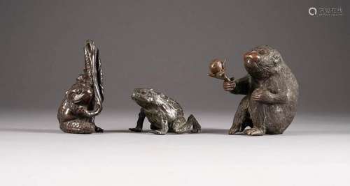 DREI TIERFIGUREN Japan, um 1900 Bronze, dunkel