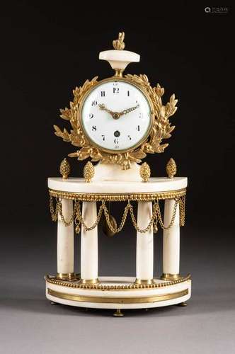 KLEINE LOUIS XVI.- PENDULE Frankreich, um 1790 Bronze,