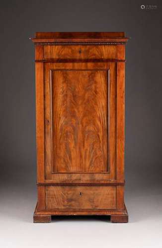 HERRENSCHRANK Deutsch, Berlin, um 1820/ 1830 Mahagoni,