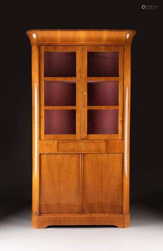 GROSSER BIEDERMEIER-VITRINENECKSCHRANK Deutsch, um