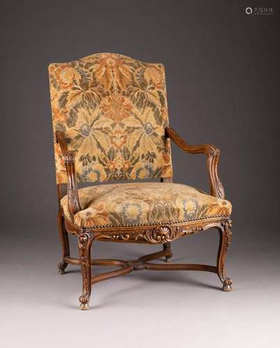 RÉGENCE-FAUTEUIL Frankreich, um 1720 Nussbaum,