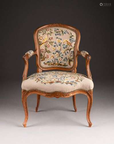 GASPARD MATHIEU Maître 1778 LOUIS XV.- FAUTEUIL