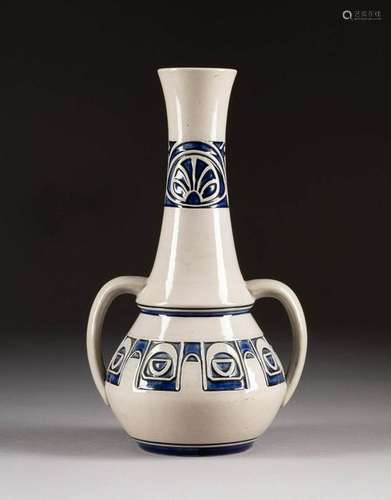 LEONHARD HELLMUTH 1859 - 1932 Ansbach HENKELVASE