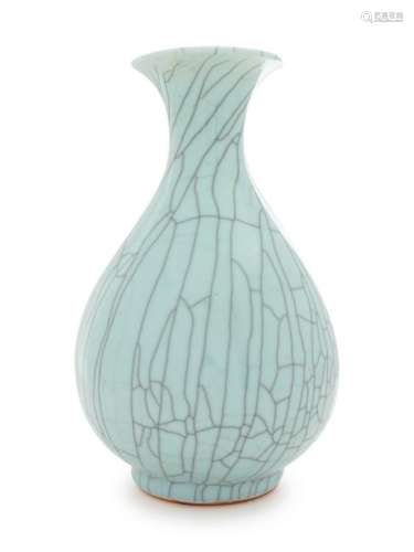A Guan-Type Porcelain Bottle Vase, Yuhuchunping Height