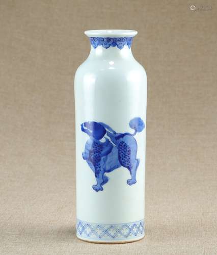 A Chinese Blue and White Porcelain Vase