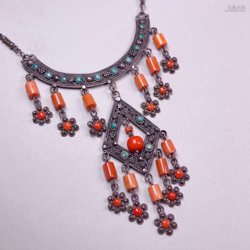 A Chinese Carved Silver Necklace with Coral Inlaid