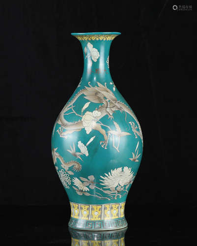 A Chinese Green Glazed Porcelain Vase