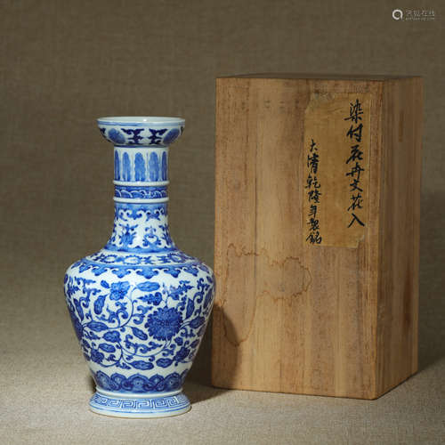 A Chinese Blue and White Porcelain Vase