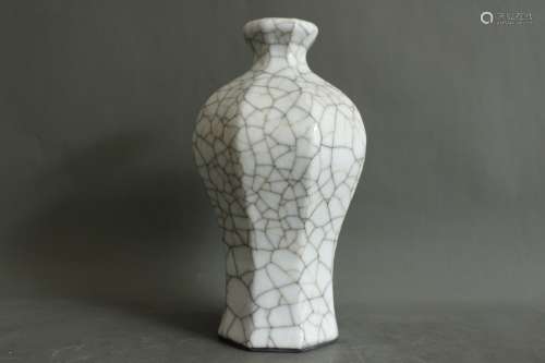 A Chinese Ge-Type Glazed Porcelain Vase