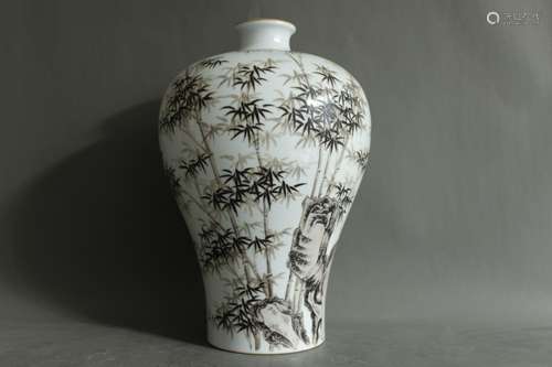 A Chinese Famille-Rose Porcelain Vase