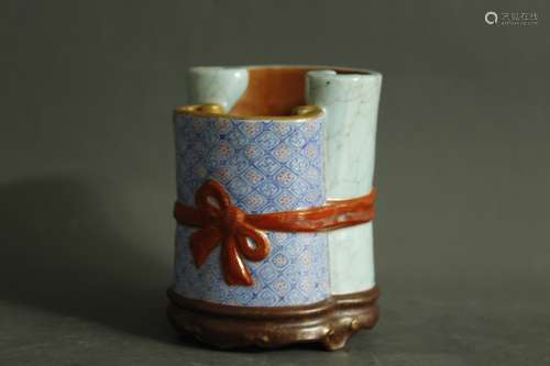 A Chinese Famille-Rose Porcelain Brush Pot