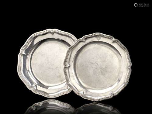 DEUX ASSIETTES EN ARGENT