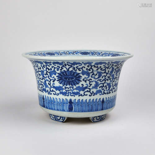 A Chinese Blue and White Porcelain Flower Pot