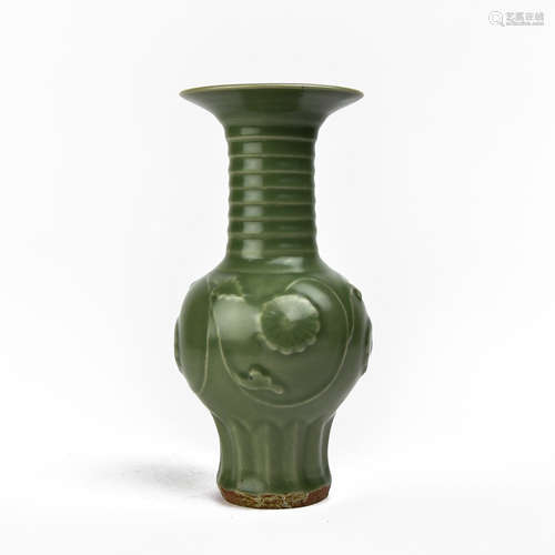 A Chinese Green Glazed Porcelain Vase