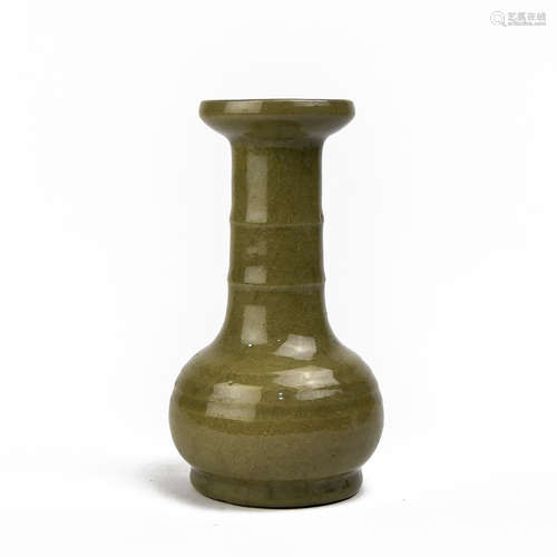 A Chinese Green Glazed Porcelain Vase