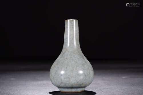 A Chinese Guan-Type Glazed Porcelain Vase