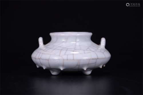 A Chinese Ge-Type Glazed Porcelain Brush Washer