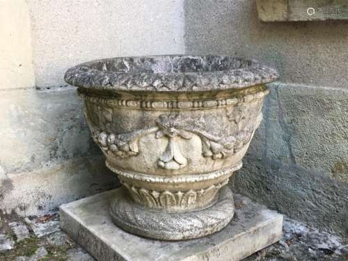 Important cache pot de jardin en pierre reconstitu…