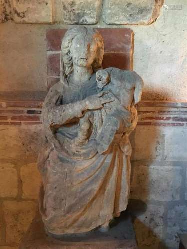 Importante Vierge à l'Enfant en pierre sculptée. 9…