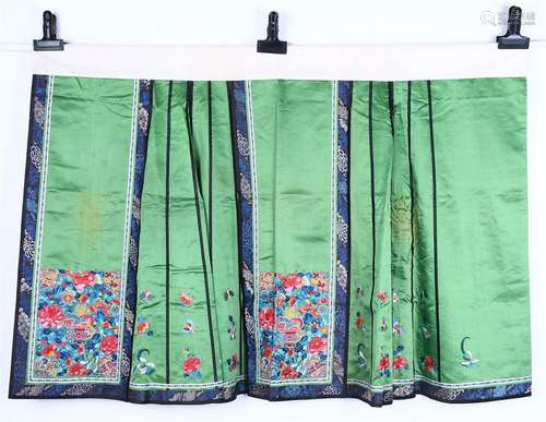 CHINESE EMBROIDERED SILK SKIRT