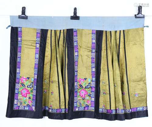 CHINESE EMBROIDERED SILK SKIRT