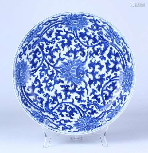 CHINESE BLUE AND WHITE PORCELAIN DISH