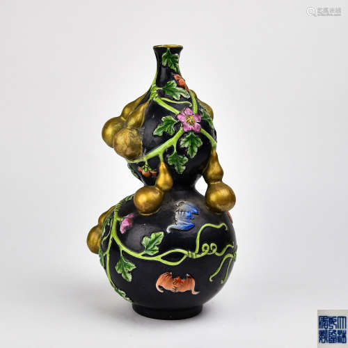 A Chinese San-Cai Porcelain Double Gourd Vase