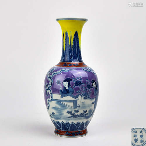 A Chinese Blue and White Porcelain Vase