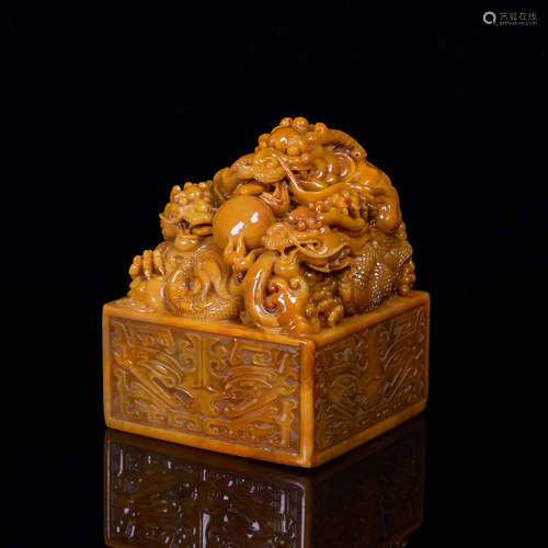 A Chinese Carved Tianhuang Seal