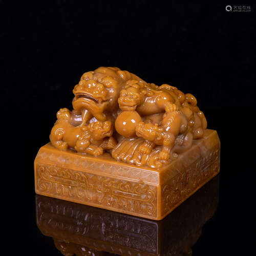 A Chinese Carved Tianhuang Seal