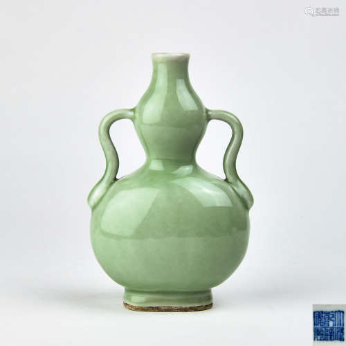 A Chinese Green Glazed Porcelain Double Gourd Vase