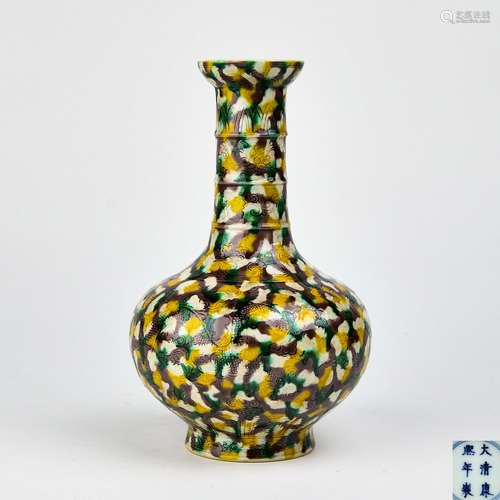 A Chinese Wu-Cai Porcelain Vase