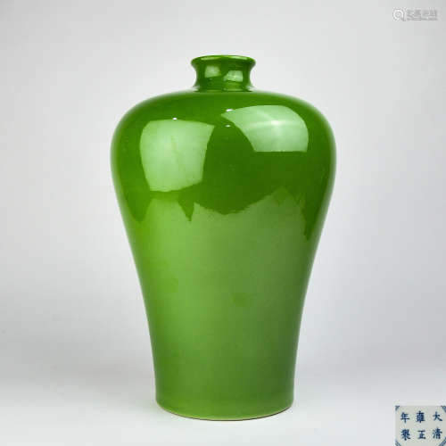 A Chinese Green Glazed Porcelain Vase