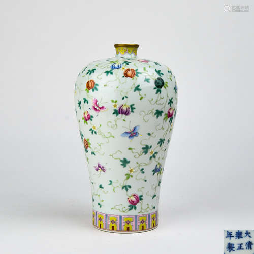 A Chinese Famille-Rose Porcelain Vase