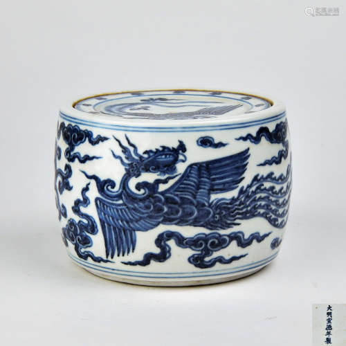 A Chinese Blue and White Porcelain Can with Cover