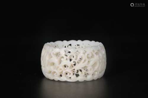 A Chinese Carved Jade Bracelet