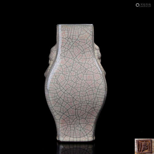 A Chinese Ge-Type Glazed Porcelain Vase