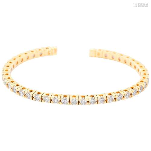 Beautiful 14 Karat Yellow Gold Sparkling Diamond Cuff Bracelet