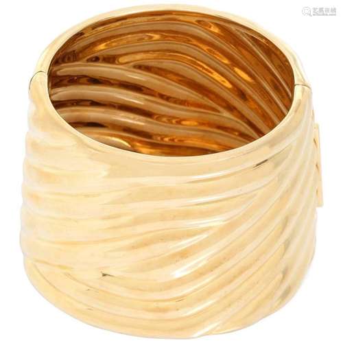 Large 14 Karat Yellow Gold Fluted Hinged Cuff