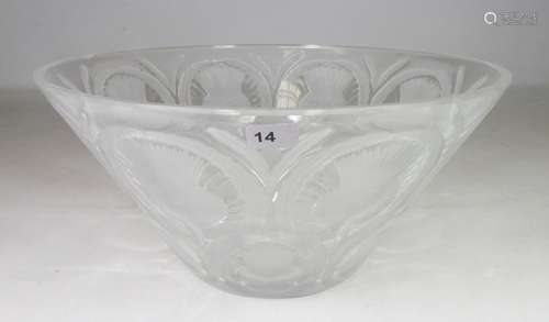 Lalique France \nCoupe en verre moulé et satiné à d…