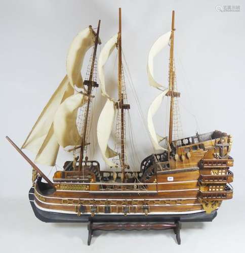 Maquette de bateau trois mâts en bois avec son ber…