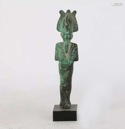 Egypte, statuette en bronze à patine verte.