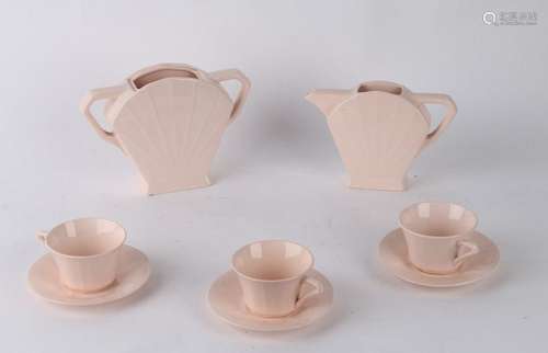 Service en faience rose, trois tasses et sous tass…