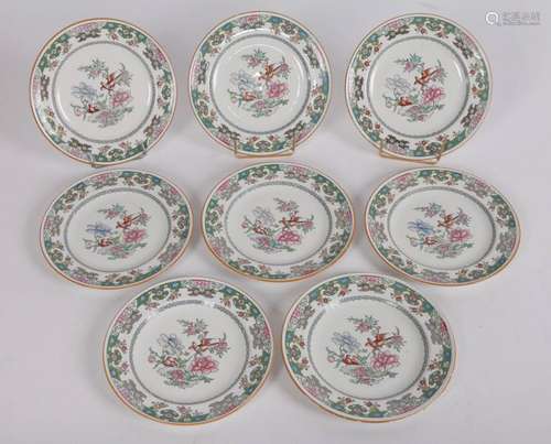 MINTON, suite de 8 assiettes à décor floral. Faien…