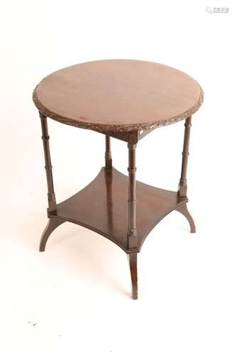 Waring & Gillow, Paris. Table d’appoint sur quatre…