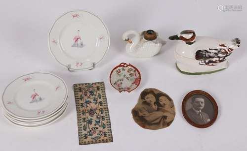 LIMOGES, 6 assiettes à desserts en porcelaine et d…