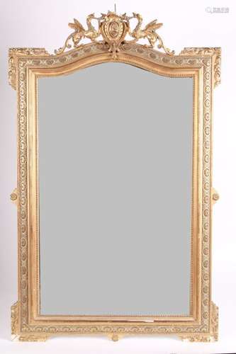 Grand miroir dessus de cheminée, en bois et stuc d…