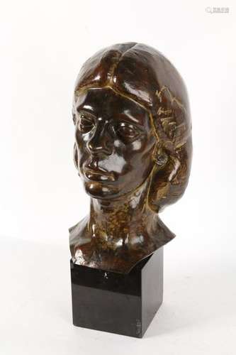 DROUIN, né en 1948, Portrait de femme, bronze à pa…